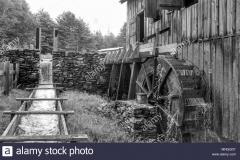 old-saw-mill-in-action-MNGG0Y